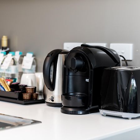 The Branksome Hotel & Residences Сідней Екстер'єр фото A coffee machine, kettle and toaster
