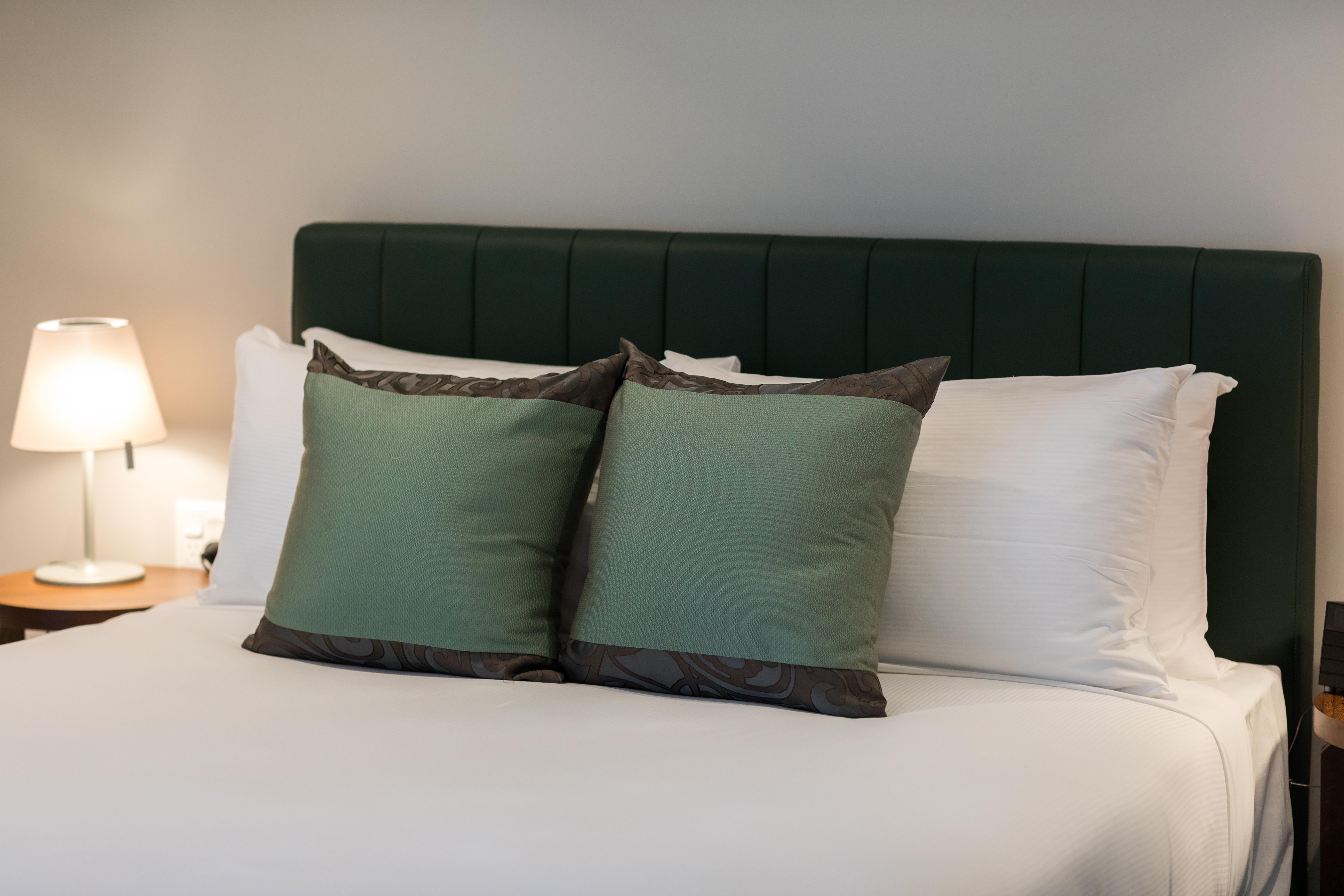 The Branksome Hotel & Residences Сідней Екстер'єр фото Pillows on a bed