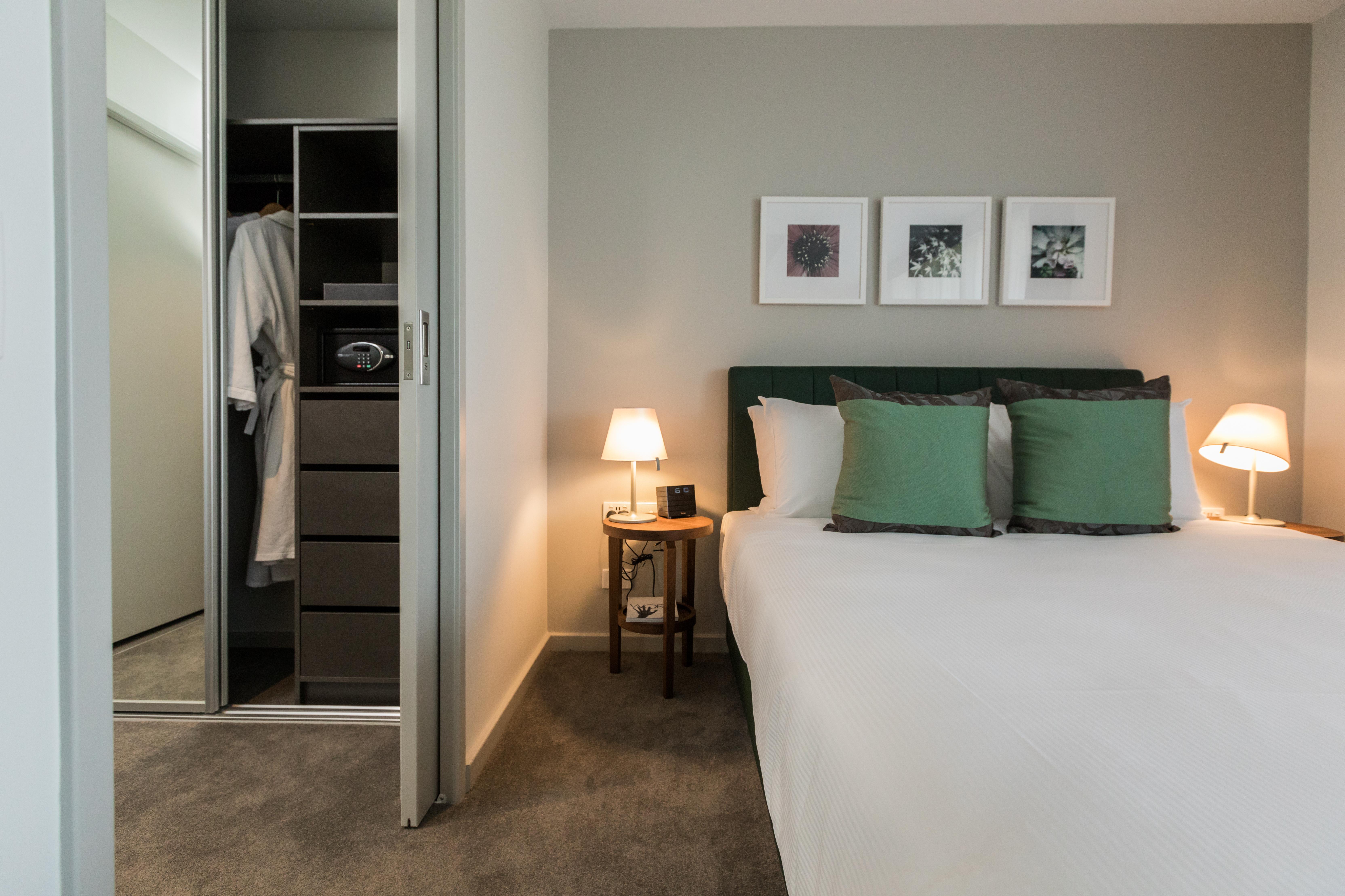 The Branksome Hotel & Residences Сідней Екстер'єр фото A bedroom at the hotel