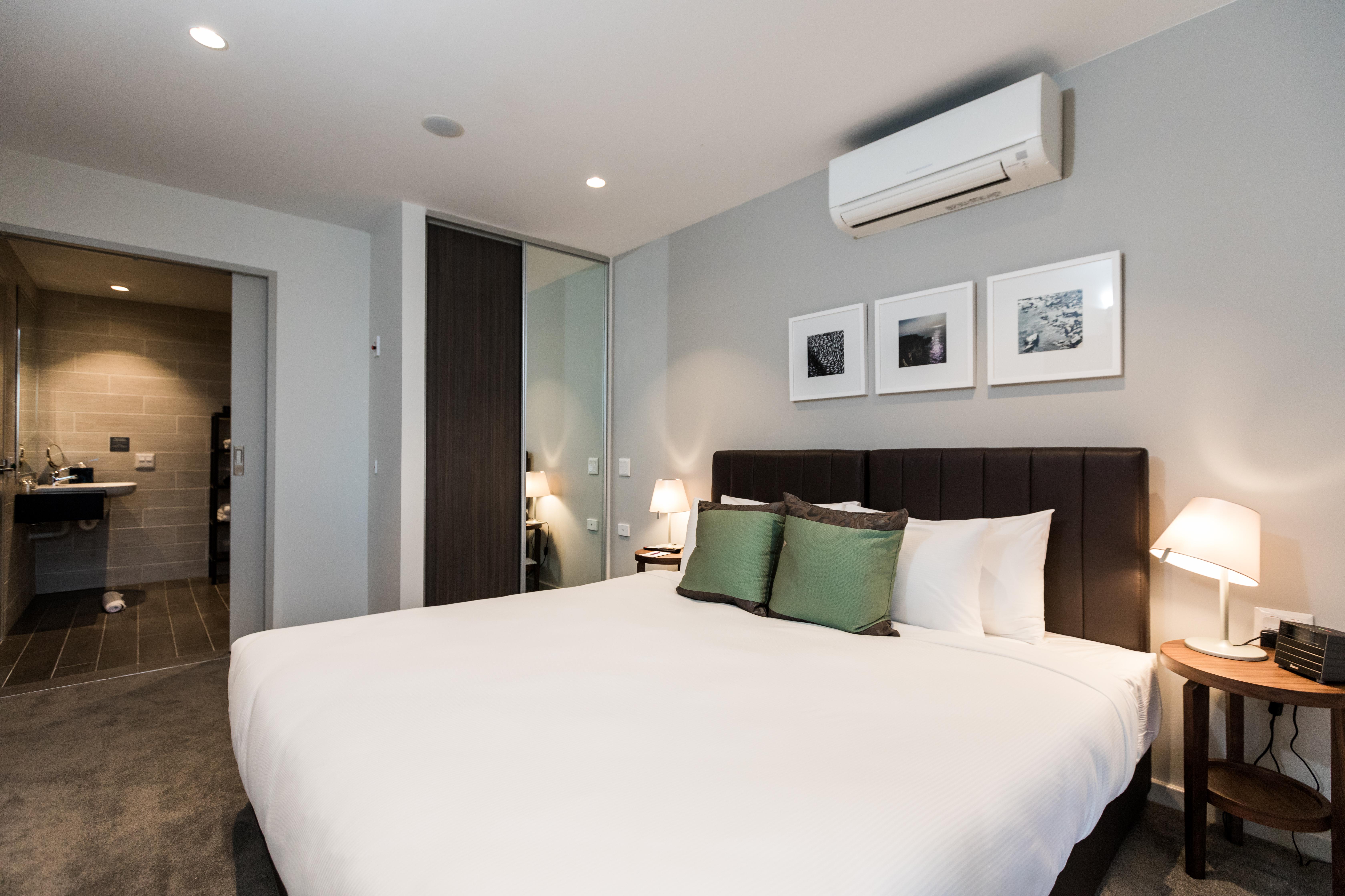The Branksome Hotel & Residences Сідней Екстер'єр фото A bedroom at the hotel