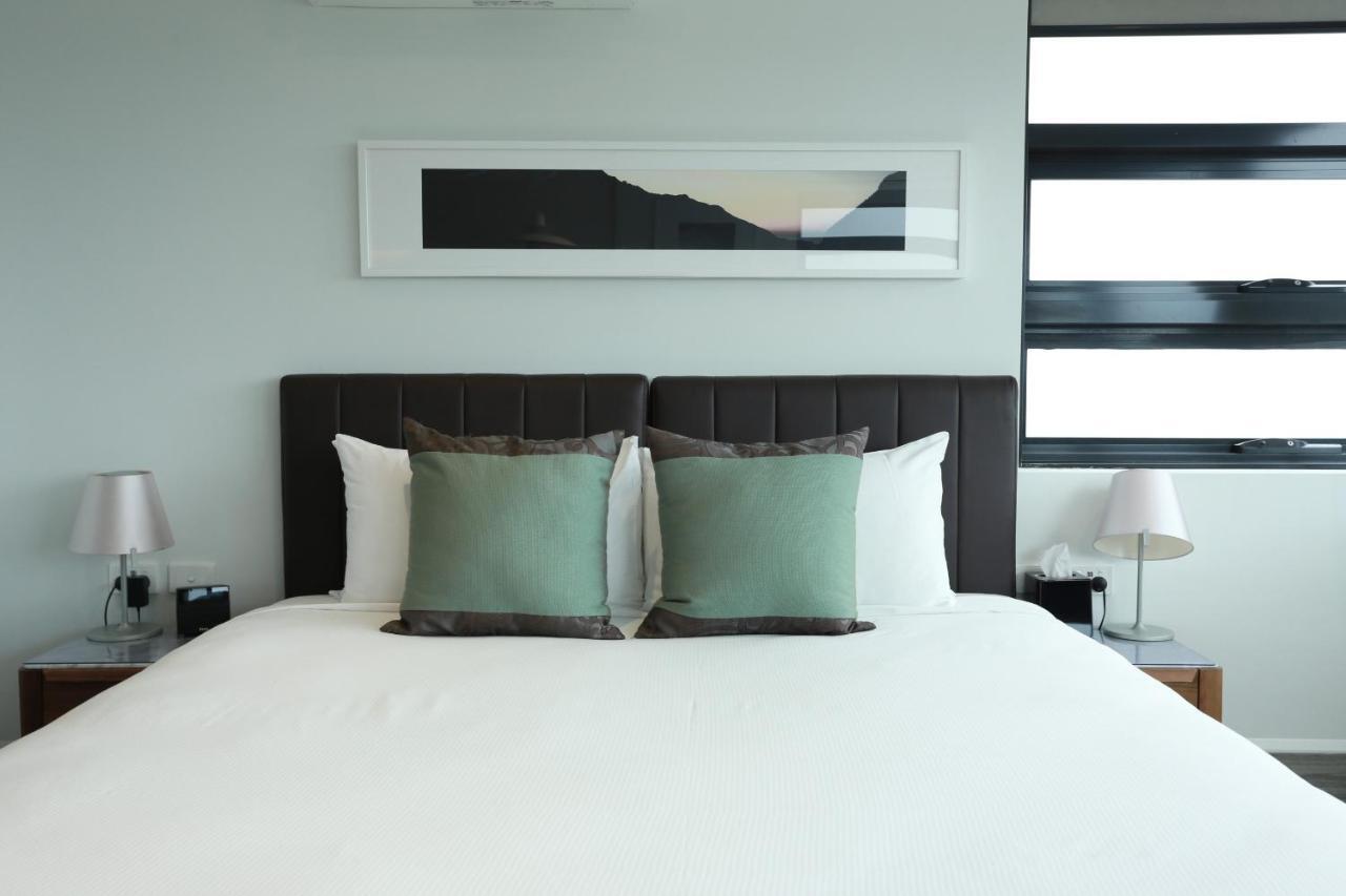 The Branksome Hotel & Residences Сідней Екстер'єр фото A bedroom at the hotel