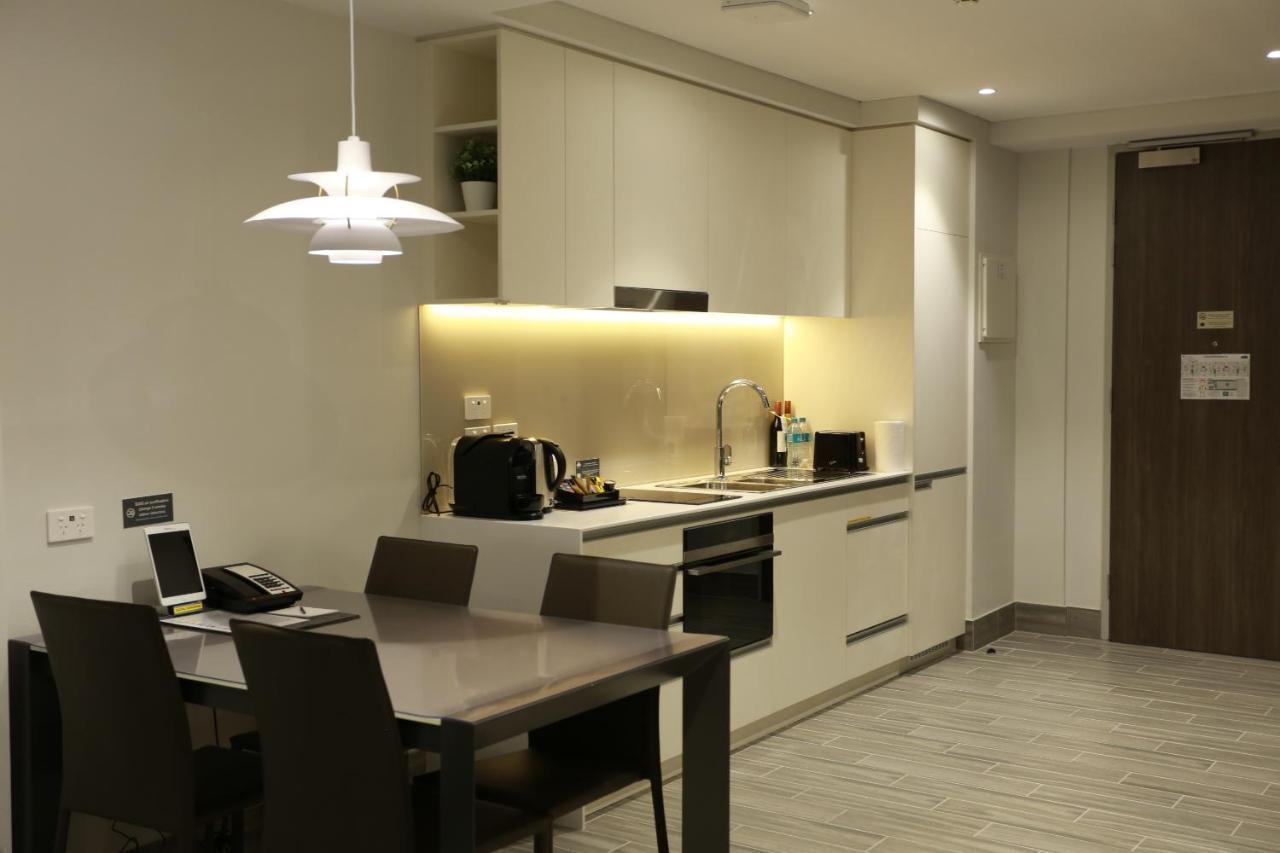 The Branksome Hotel & Residences Сідней Екстер'єр фото A kitchen in a serviced apartment in Hong Kong