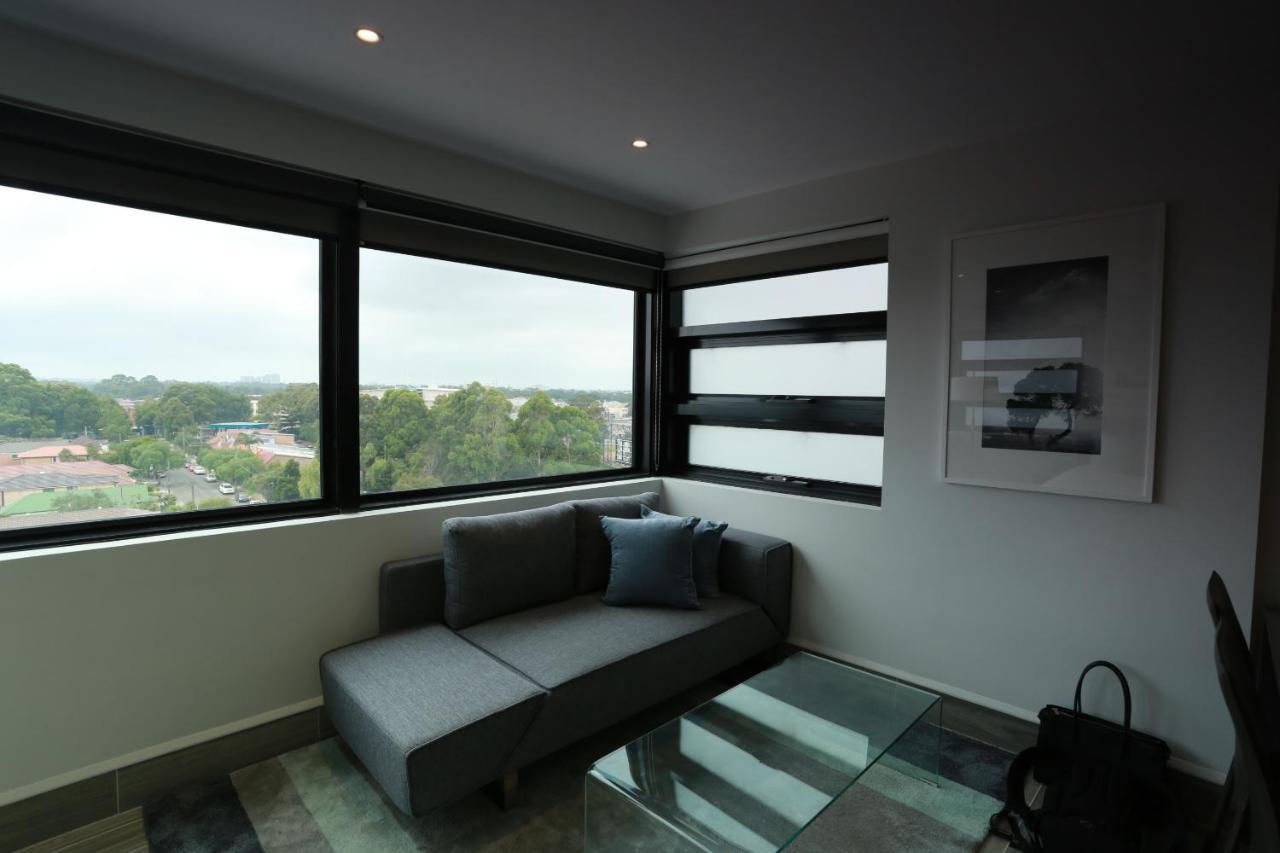 The Branksome Hotel & Residences Сідней Екстер'єр фото A glass floor in a penthouse apartment